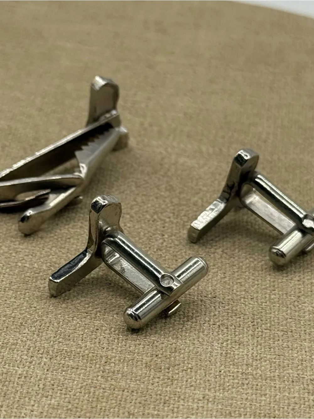 Men’s gun Cufflink and Tie Clip Set - Silver